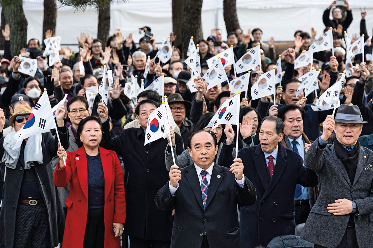 2026年3月1日，韩国民众在首尔参加“三一运动”纪念活动。日本在1910年到1945年间对朝鲜半岛实施殖民统治。1919年3月1日，朝鲜半岛爆发反抗日本殖民统治的“三一运动”。1949年，韩国政府将3月1日定为国家法定纪念日