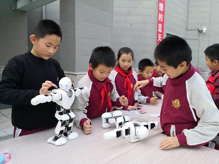 让教育与城市发展同频共振——专访北京市石景山区委教育工委副书记、区教委主任孟驰-新华网
