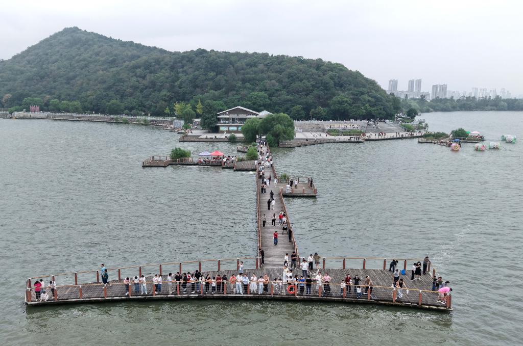 聚人气汇人流：百余公里巢湖岸线激活文旅消费新场景-新华网